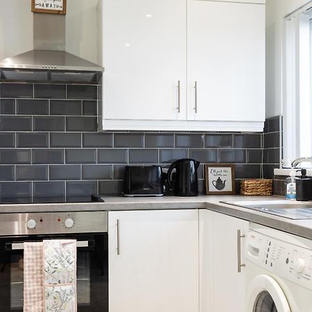 Fully Refurbished North Belfast Home 2 Экстерьер фото